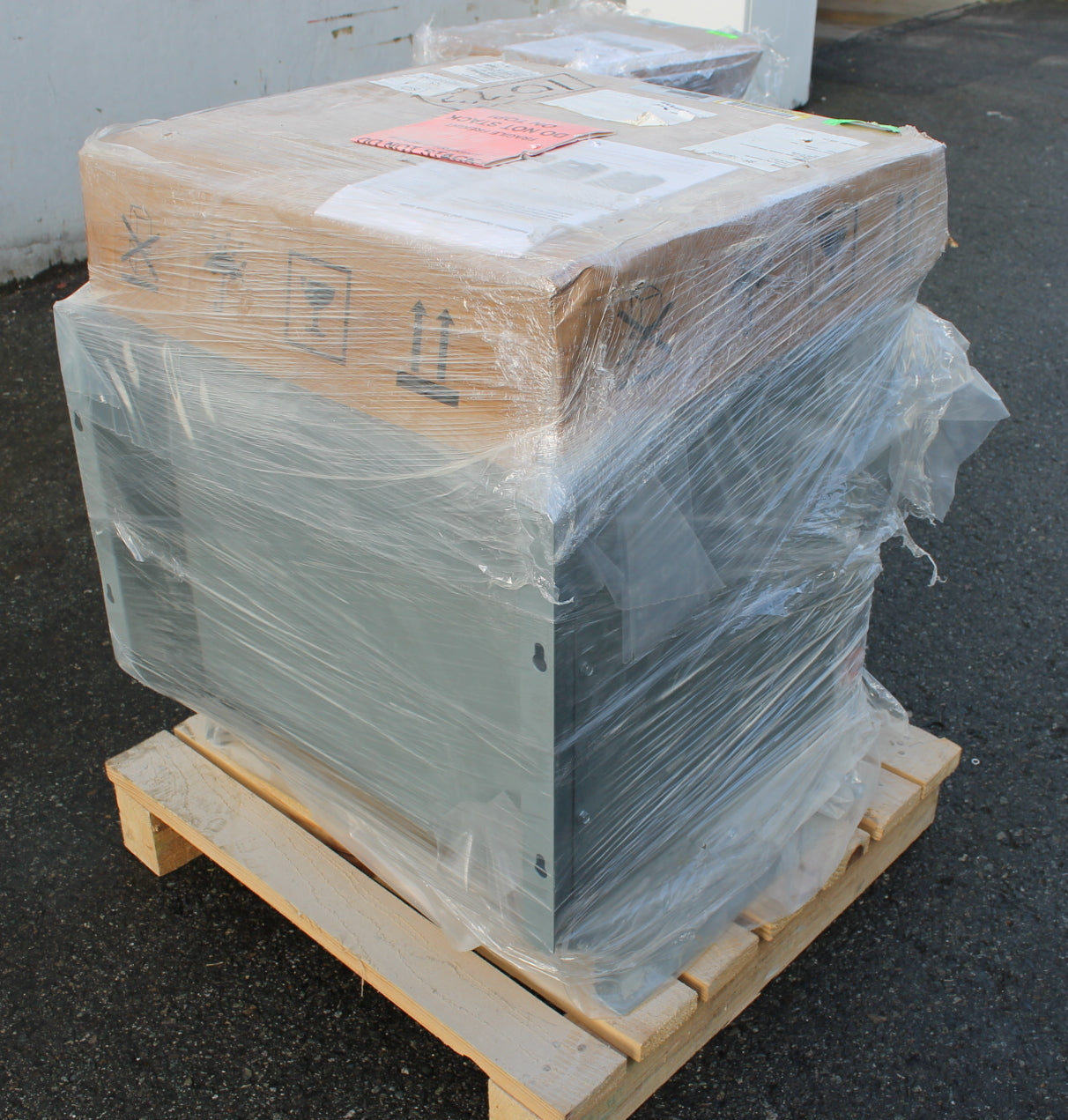 50 kVA HPS New Transformer 600-120/240V Cat No XG3L0050PE SKU 1073