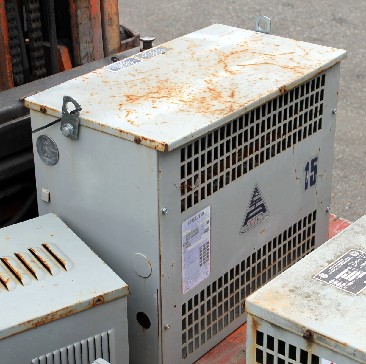15 kVA DELTA Reconditioned Transformer 600-120/208V Cat No DT0015 SKU 3038