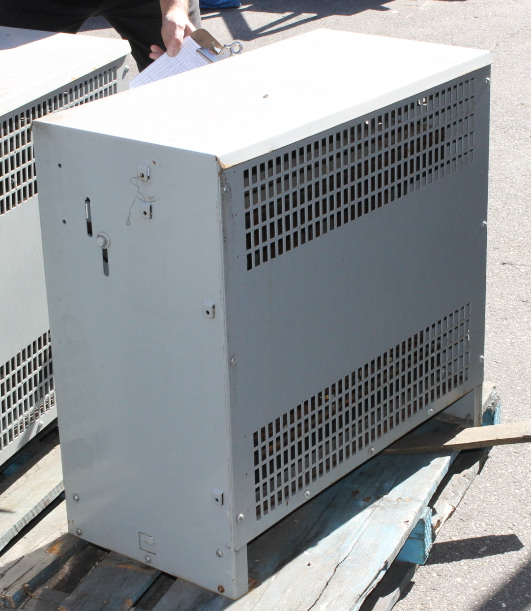 112.5 kVA DELTA Reconditioned Transformer 480/277-240/139V Cat No CATC011ZRKA6XXCA SKU 3183