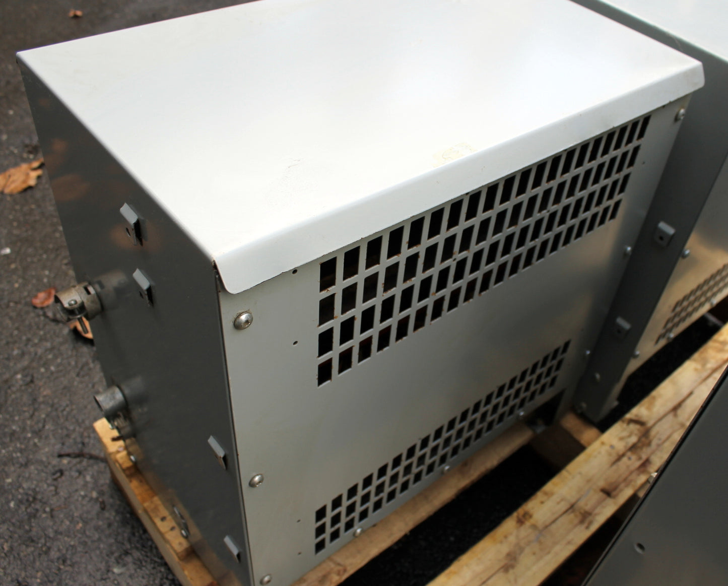30 kVA Delta Reconditioned Transformer 600/346-308/219V Cat No CAT0030VNA6XXCA SKU 3386