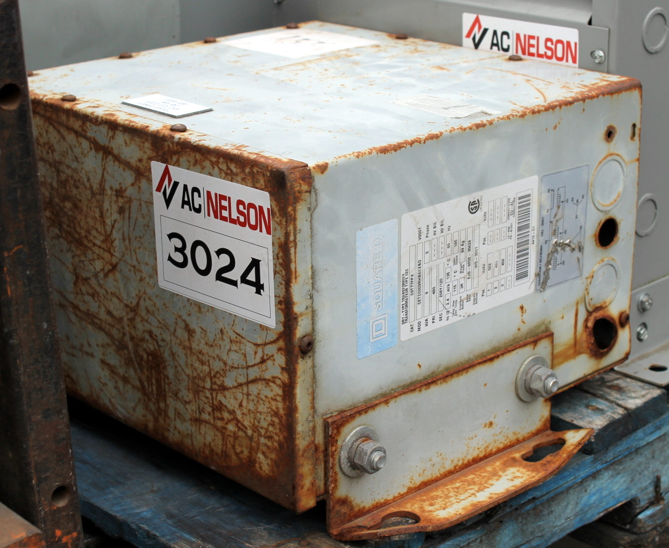 9 kVA SQD Reconditioned Transformer 480-120/208V Cat No C9T77FPX SKU 3024