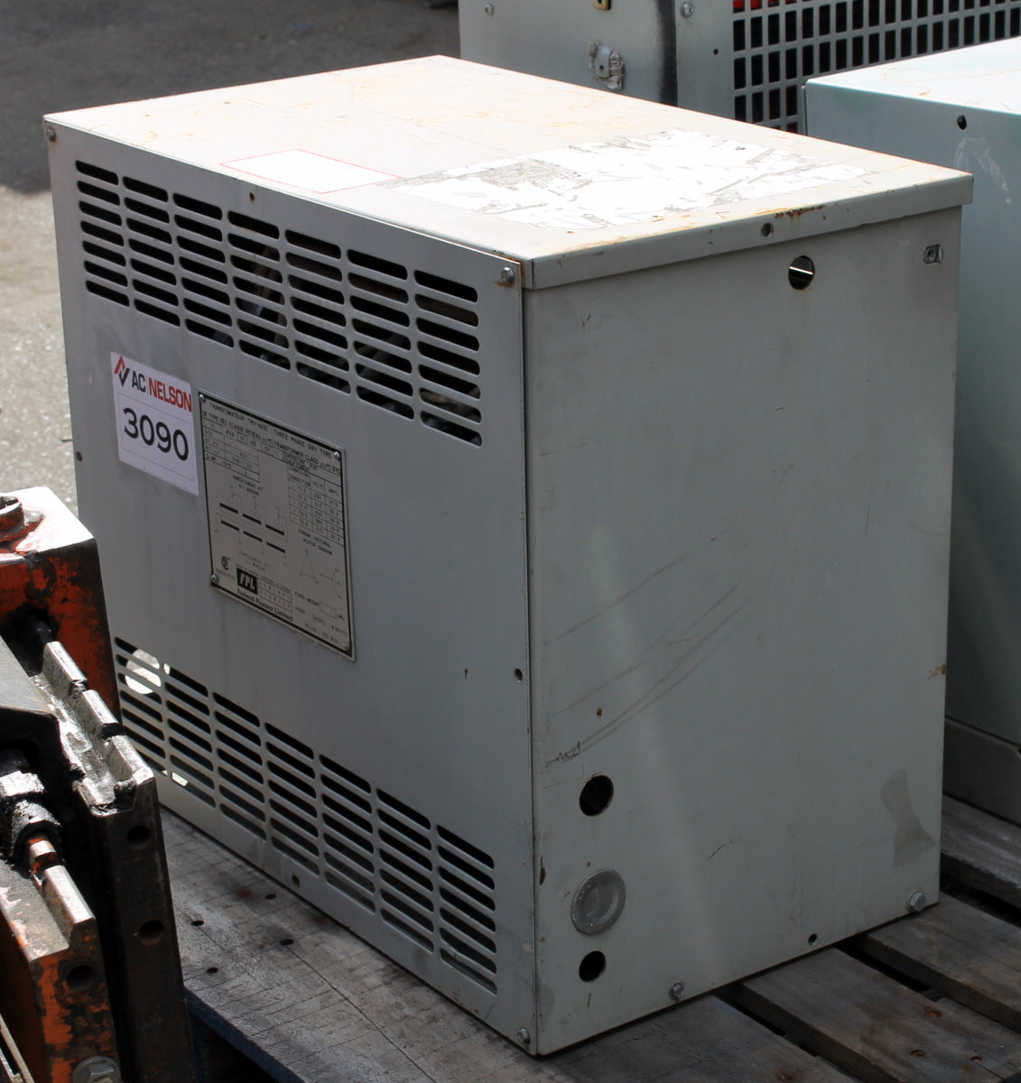 30 kVA FPL Reconditioned Transformer 600-120/208V Cat No SKU 3090