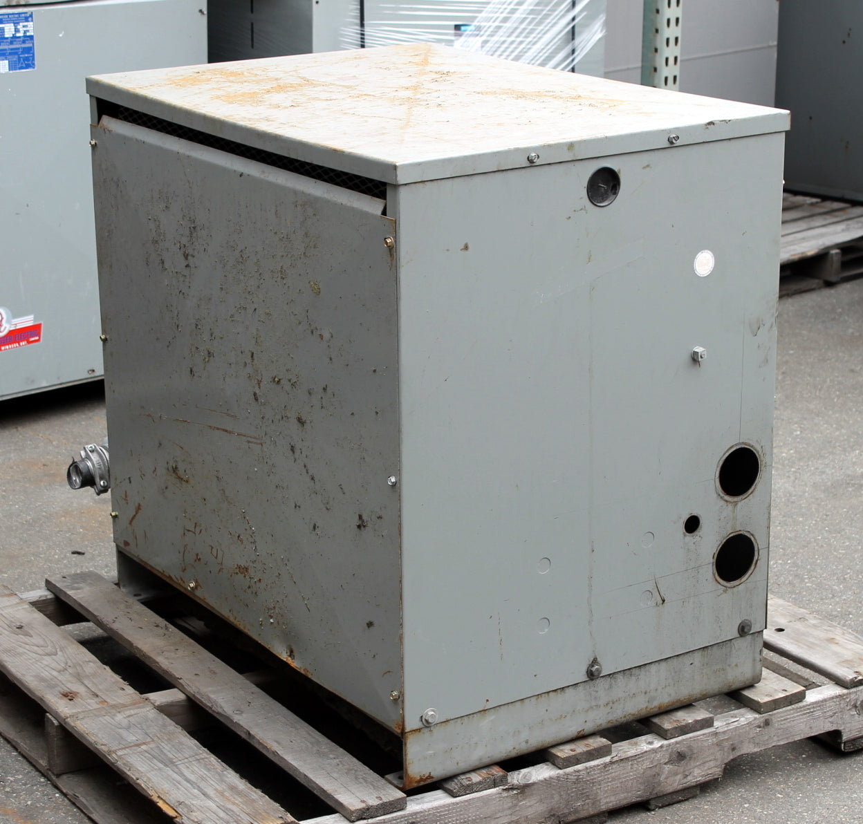 112.5 kVA DRESSER Reconditioned Transformer 600-120/208V Cat No 991A-430 SKU 3139