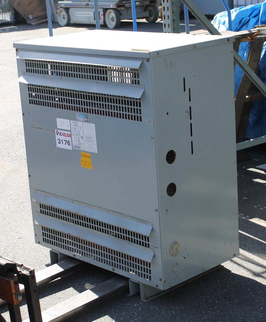 225 kVA SIEMENS Reconditioned Transformer 600-380/219V Cat No T3G40225A5DXXE SKU 3176